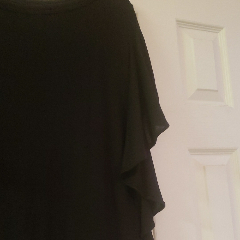 GAP Softspun Black Ruffle Cascading Sleeve Top - Size Large  NWOT - Picture 4 of 7